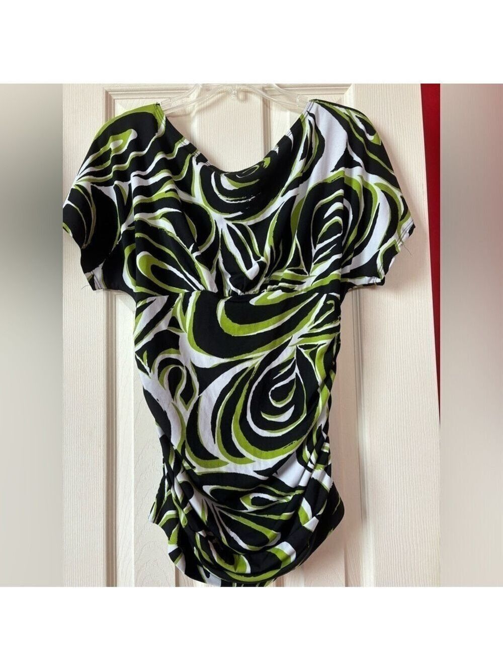Candy Rain Green, White, Black Jersey Top. Ruched on sides for fit. Sz XL